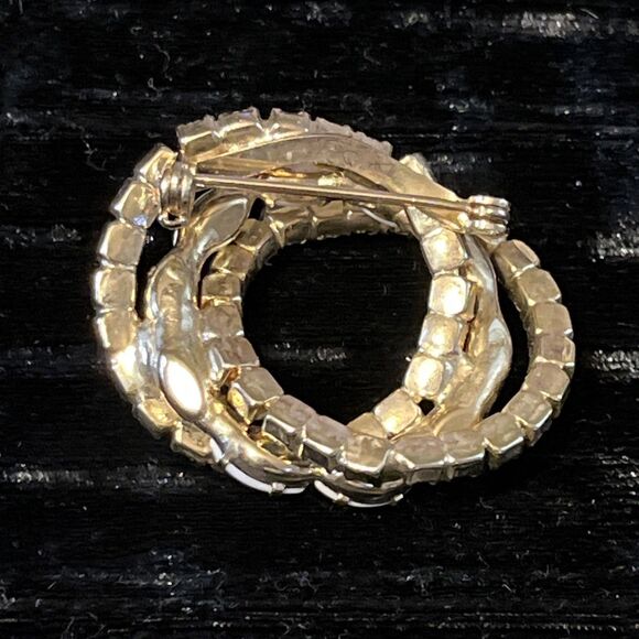 VTG Goldtone 3 Intertwined Circles Prong Set Milk Glass Blue Rhinestone Brooch - Picture 4 of 5